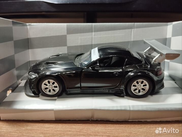Модель автомобиля BMW Z4 GT3 1:38