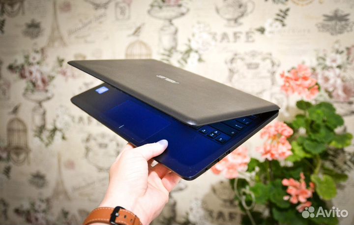 Новый шустрый стильный нетбук \ ультрабук Asus SSD