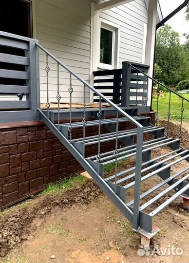 Лестница Г-образная с поворотными ступенями