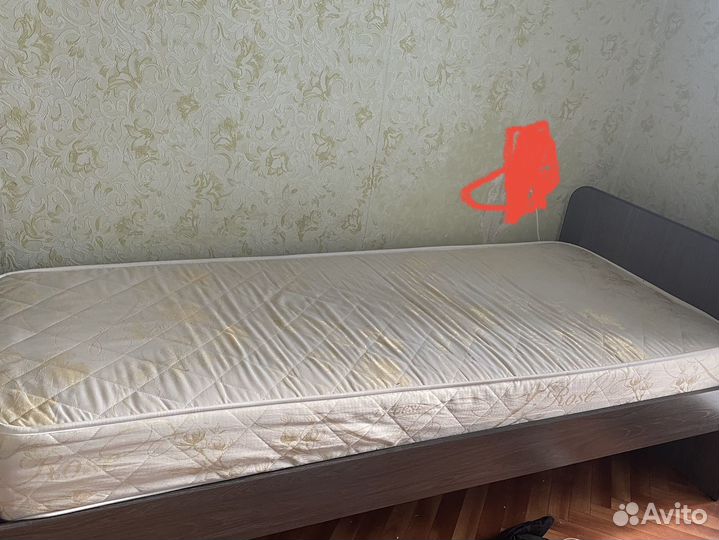 Кровать с матрасом