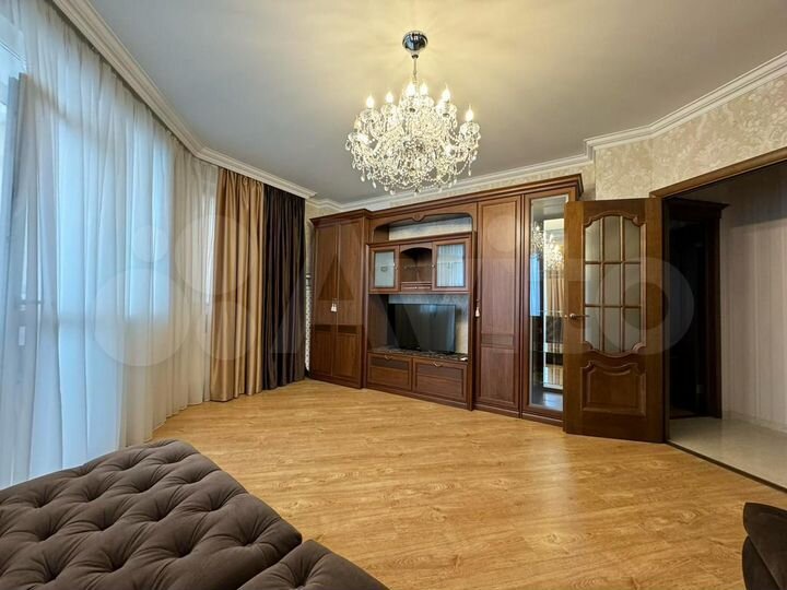 2-к. квартира, 80 м², 5/10 эт.