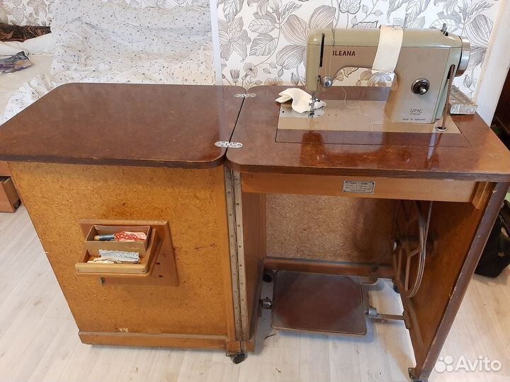 Швейная машинка бу ножная с тумбой в рабочем состо