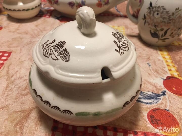 Фарфоровый молочник