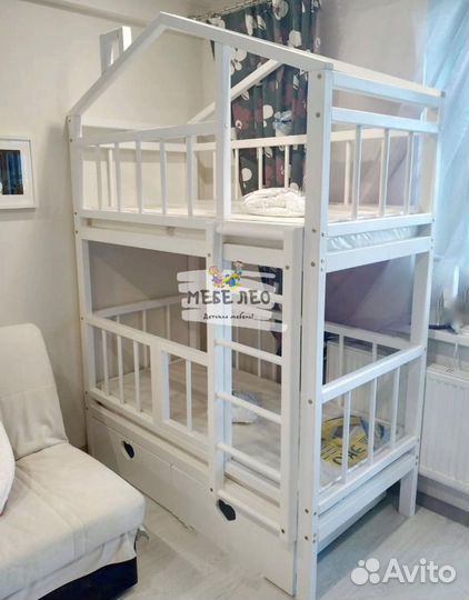 Детская двухъярусная кровать