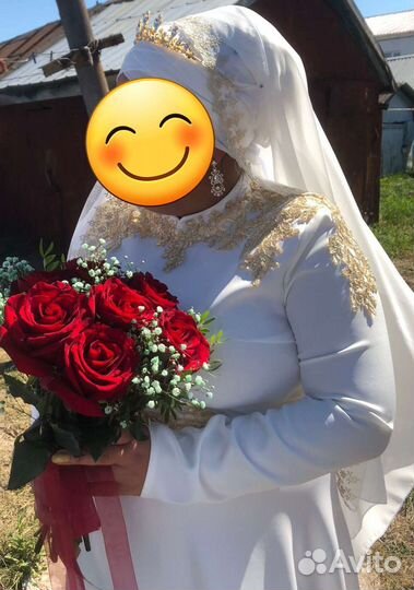 Платье на никах