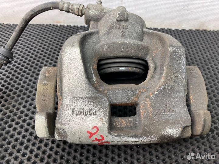 Суппорт передний правый Ford Galaxy WM qxwb 2.0