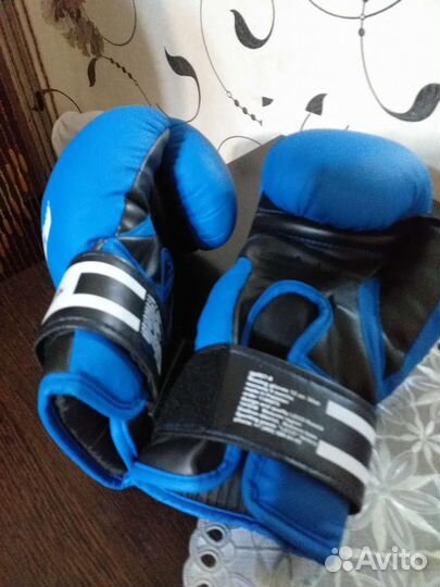Боксерские перчатки