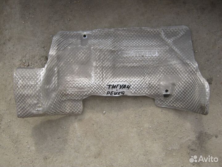 Тепловой экран глушителя кардана бензобака Tiguan