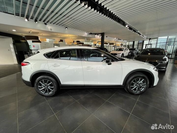 Mazda CX-4, 2022