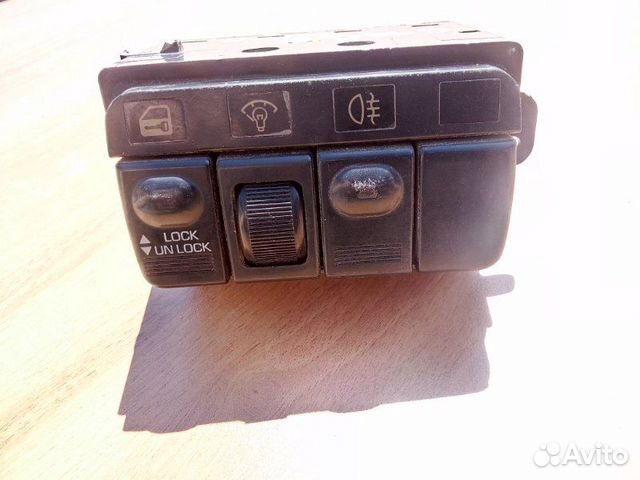 Блок кнопок Mitsubishi Space Wagon N3 1992