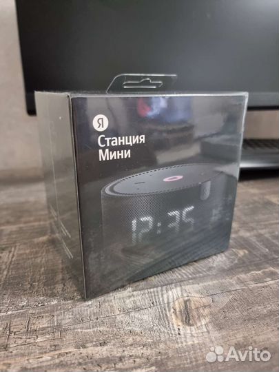 Умная колонка Яндекс.Станция Мини (с часами)