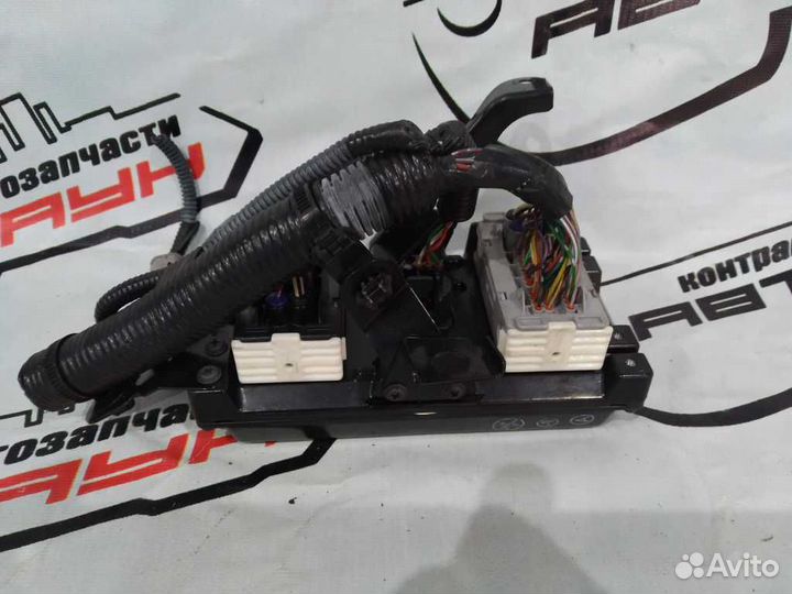 Блок управления ABS toyota crown majesta UZS186 3U