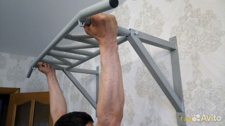 Турник разнохватный