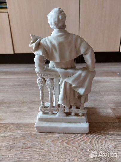 Статуэтка юный Пушкин у ограды(забора). лфз. 1960