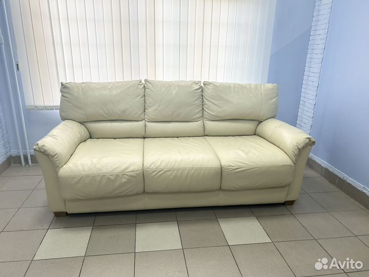Кожаный диван