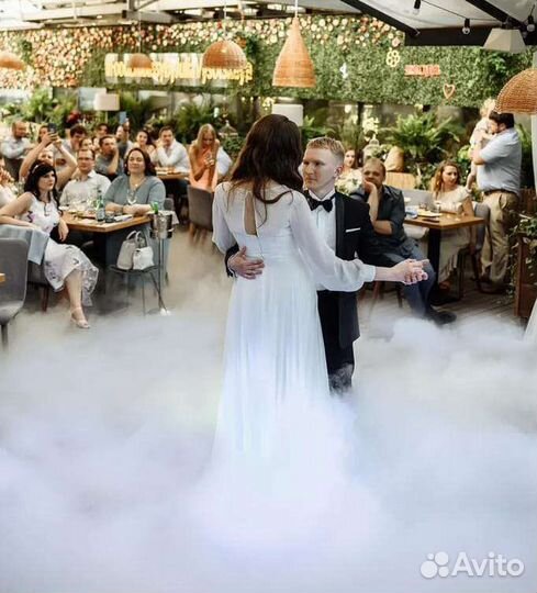 Тяжёлый дым на свадьбу, фонтаны, конфетти