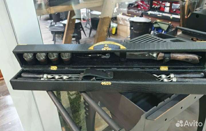 Подарочный набор шампуров в чемодане