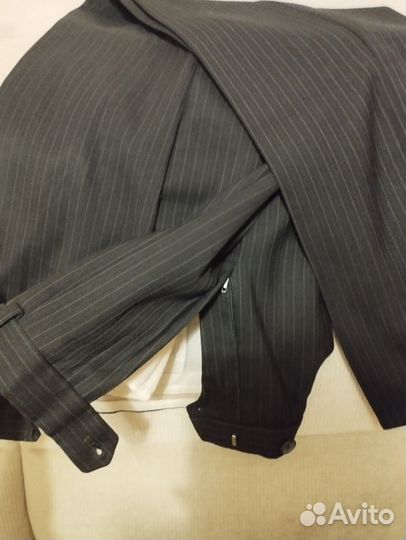 Мужской классический б/у костюм 50 разм