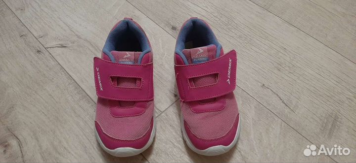 Кроссовки для девочки 33р