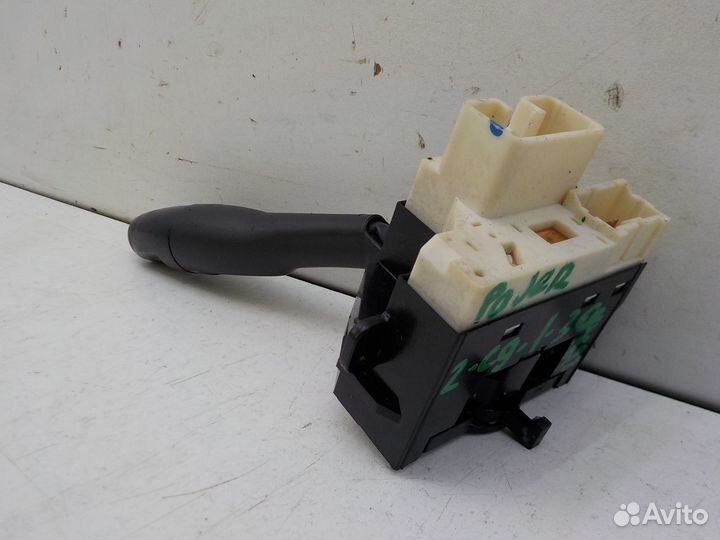 Переключатель подрулевой на Mitsubishi Pajero Spor