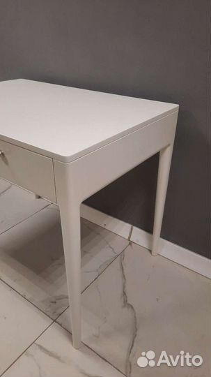 Стол туалетный