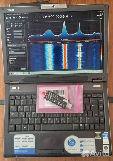Ноутбук с новым приёмником RTL-SDR V4