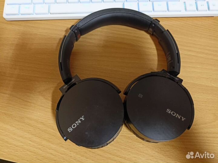 Беспроводные наушники Sony XB650BT