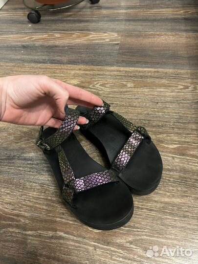 Сандалии Teva