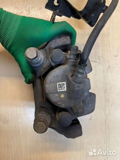 Суппорт тормозной передние правый BMW F30