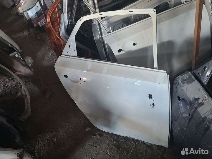 Дверь правая задняя volkswagen polo под ремонт