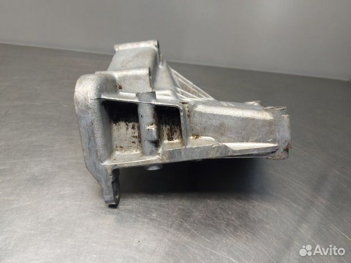 Кронштейн гур Mercedes-Benz E-Class W124 М102