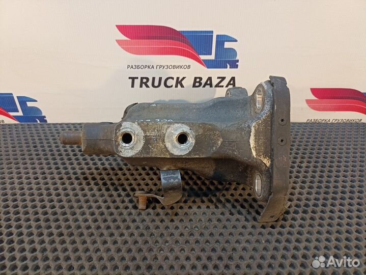 2133303 Кронштейн торсиона кабины правый