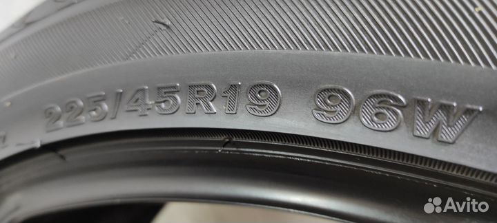 Bridgestone Regno GRVII 225/45 R19