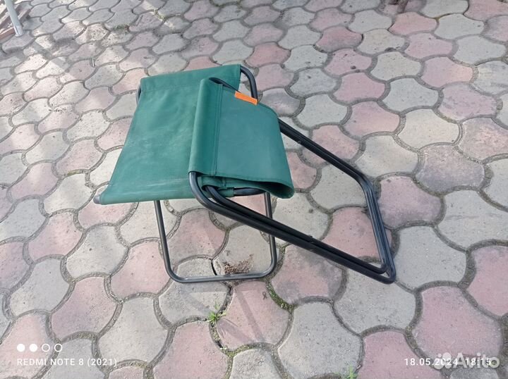 Складные табуреты и стол