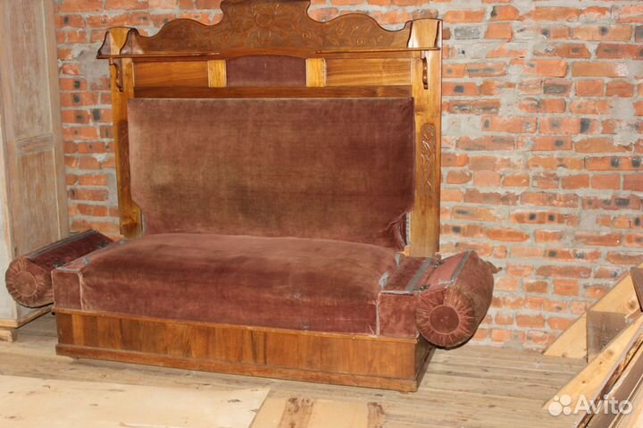 Антикварный, старинный диван ореховый