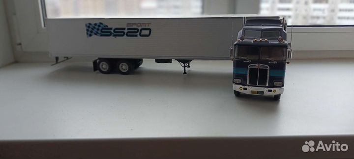Модель kenworth 1/24