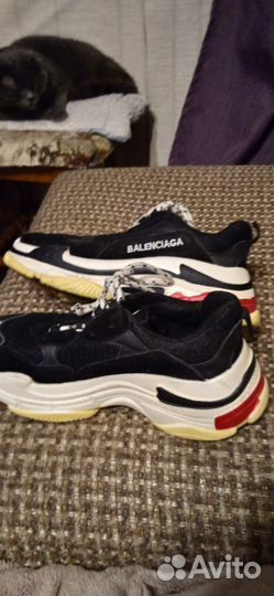 Кроссовки женские