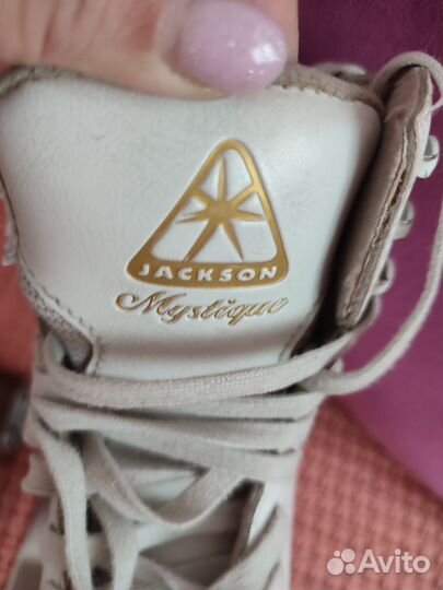 Фигурные коньки jackson