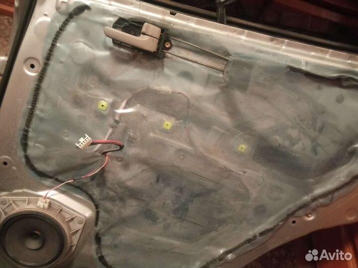 Дверь боковая задняя правая на Тойоту Спасио