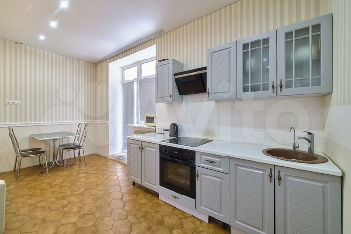 5-к. квартира, 200 м², 5/7 эт.