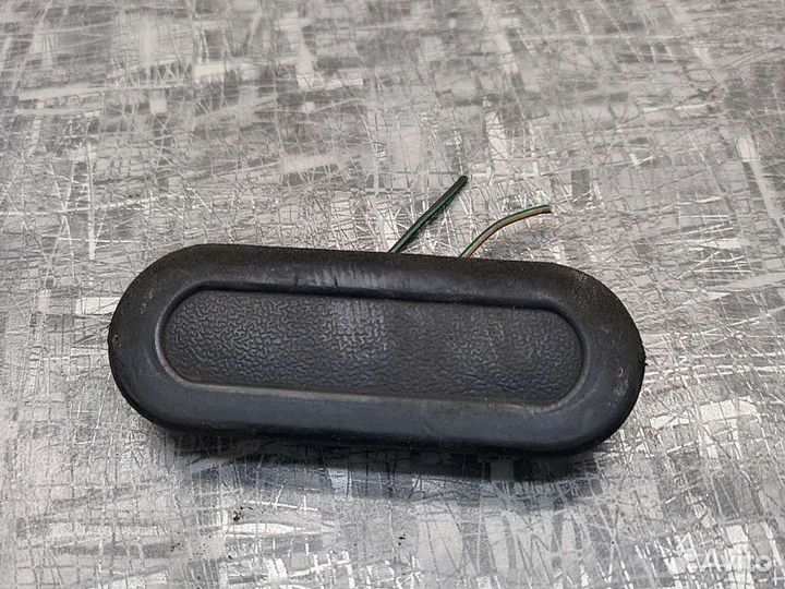 Кнопка багажника Крайслер Вояджер караван 01-07г