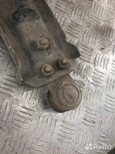 Рычаг подвески передний правый Шевроле Лачетти