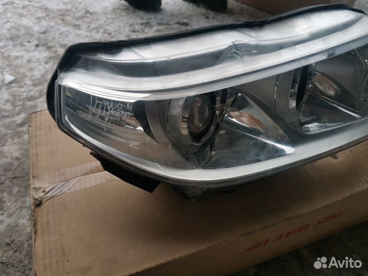 Фара правая Suzuki Vitara 2015-н.в
