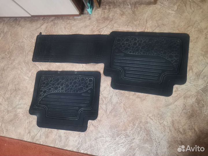 Универсальные резиновые коврики Pufi