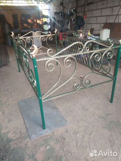 Оградки на кладбище