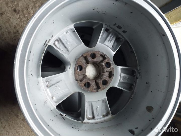 Продаю литые диски от рено дастер R16