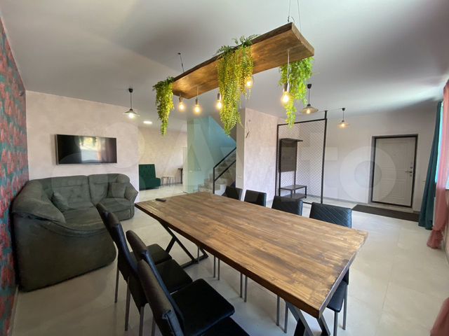 Дом 210 м² на участке 6 сот.