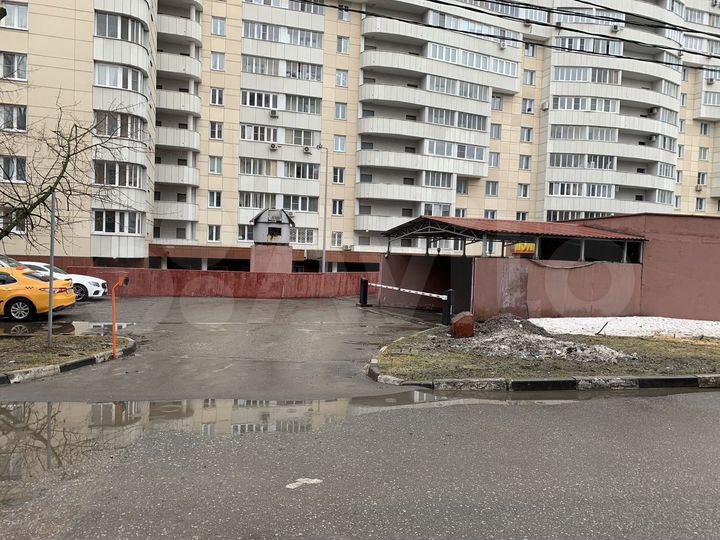 Машиноместо, 14 м²