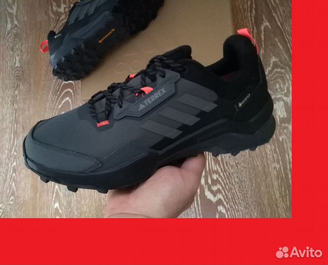 Кроссовки Adidas gore-TEX оригинал нов