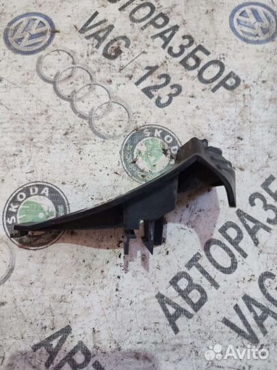 Кронштейн переднего бампера правый Volvo S40